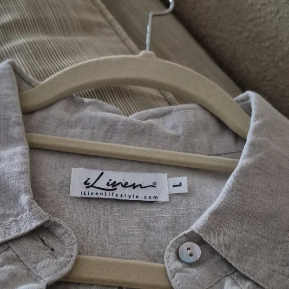 Tan and White Button-Up Tunic - Picture 3 of 4